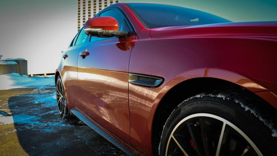 Детали экстерьера Jaguar XE S AWD 2017 года  (NA) (фото 5 из 16)